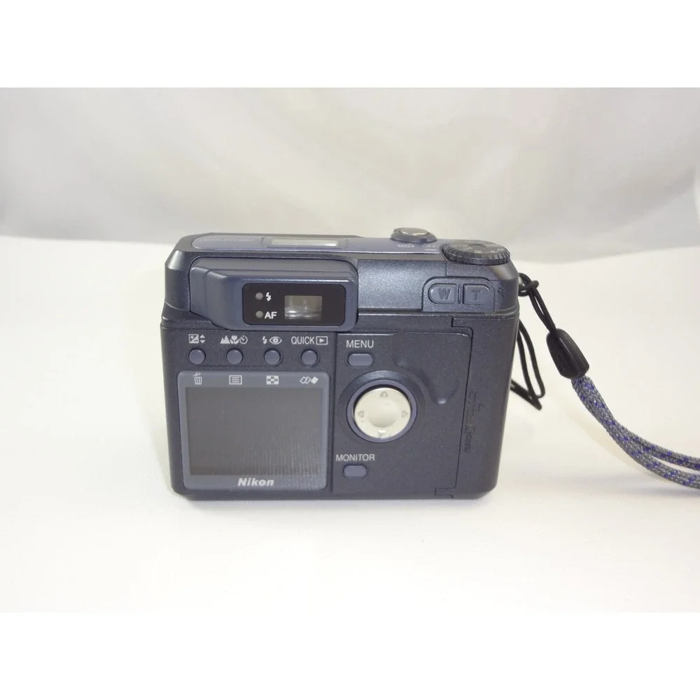 Nikon Coolpix 880 Digital Camera 3.3MP &‎ Battery - No Memory Card - Untested